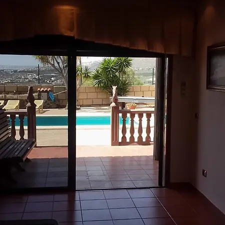 Canaria *