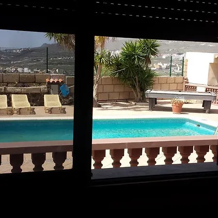 Canaria *