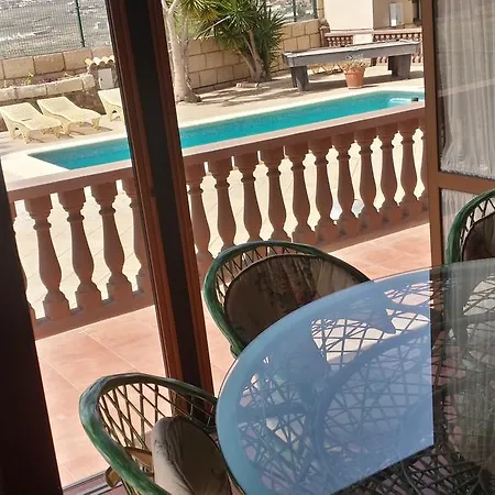 Canaria